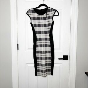 Karen Millen Plaid Sheath Dress Black White Cap Sleeve Zipper Midi Size 1‎ XS